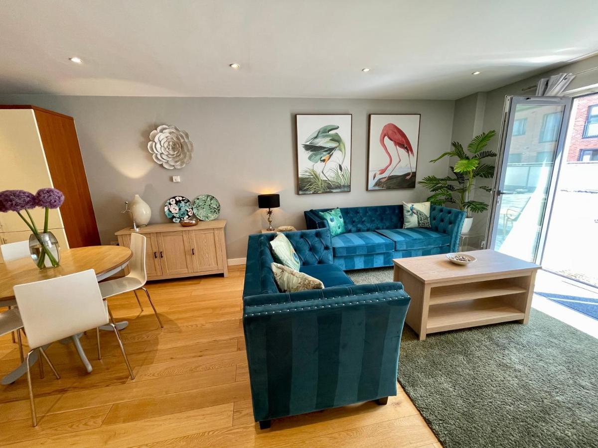 Stunning 2-Bed Town Centre Apartment - Hosted By Hutch Lifestyle Leamington Spa Eksteriør bilde
