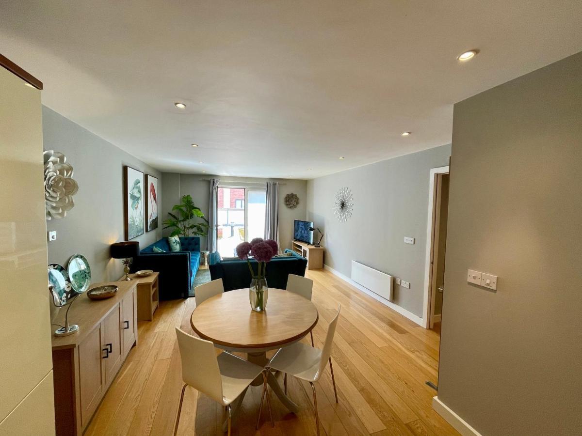 Stunning 2-Bed Town Centre Apartment - Hosted By Hutch Lifestyle Leamington Spa Eksteriør bilde