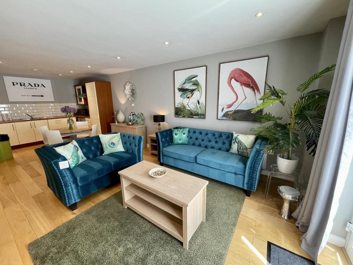 Stunning 2-Bed Town Centre Apartment - Hosted By Hutch Lifestyle Leamington Spa Eksteriør bilde