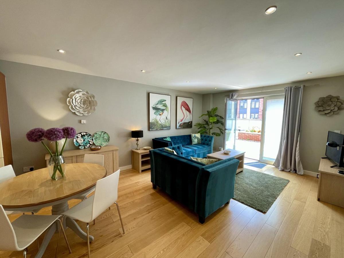 Stunning 2-Bed Town Centre Apartment - Hosted By Hutch Lifestyle Leamington Spa Eksteriør bilde