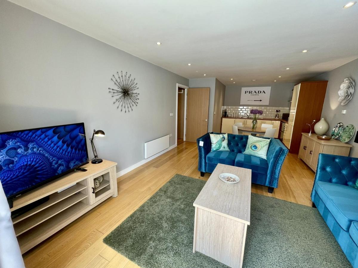 Stunning 2-Bed Town Centre Apartment - Hosted By Hutch Lifestyle Leamington Spa Eksteriør bilde