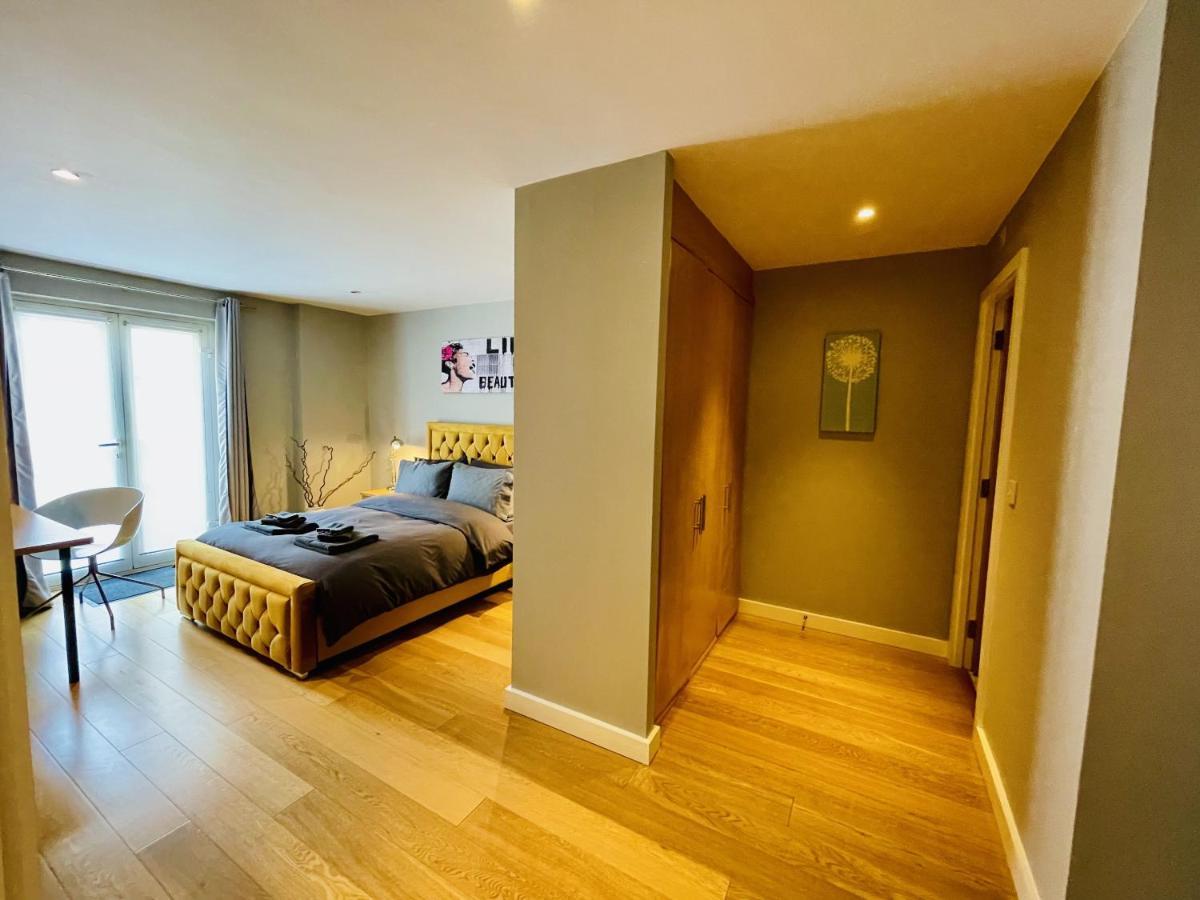 Stunning 2-Bed Town Centre Apartment - Hosted By Hutch Lifestyle Leamington Spa Eksteriør bilde