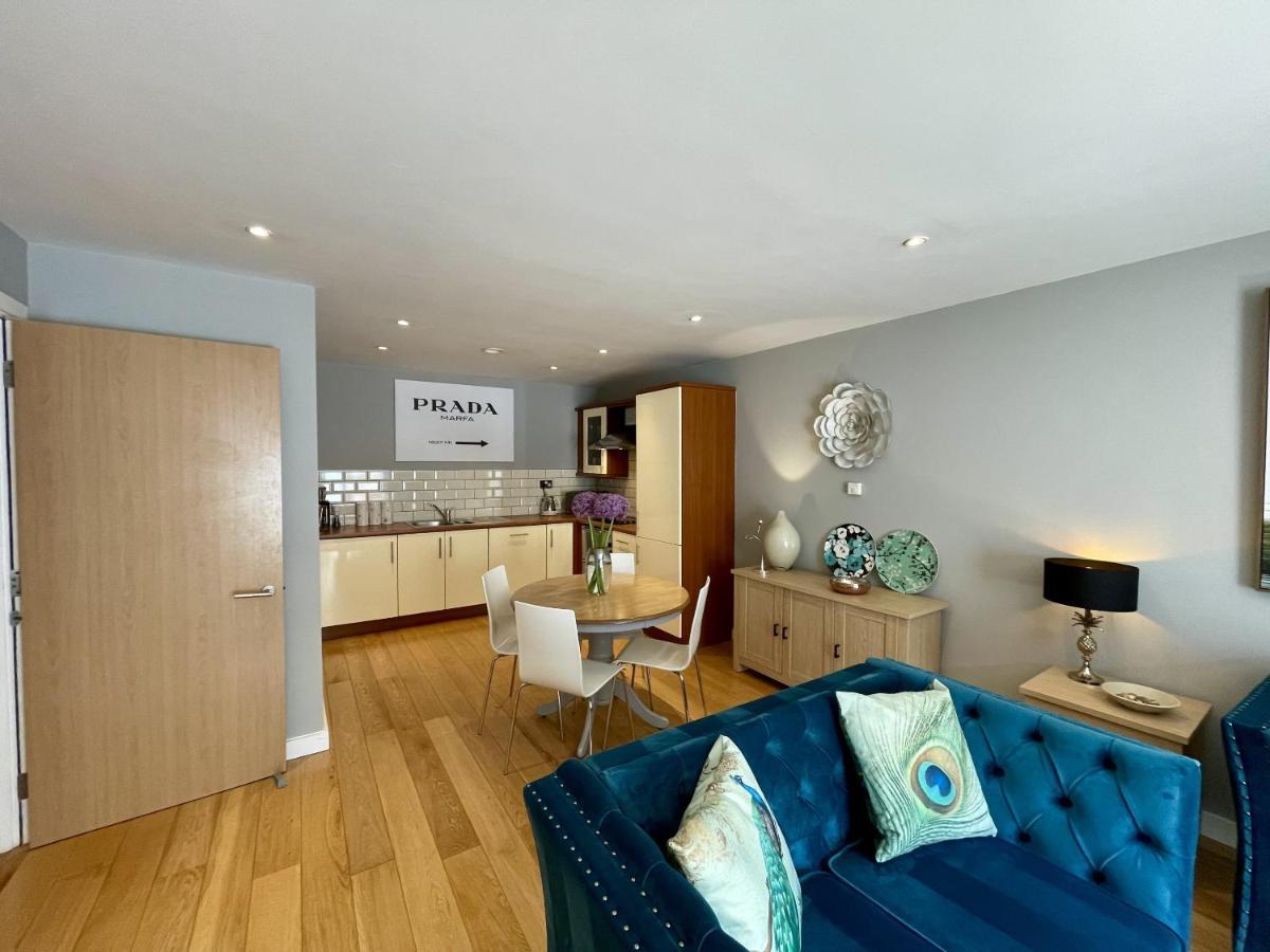 Stunning 2-Bed Town Centre Apartment - Hosted By Hutch Lifestyle Leamington Spa Eksteriør bilde