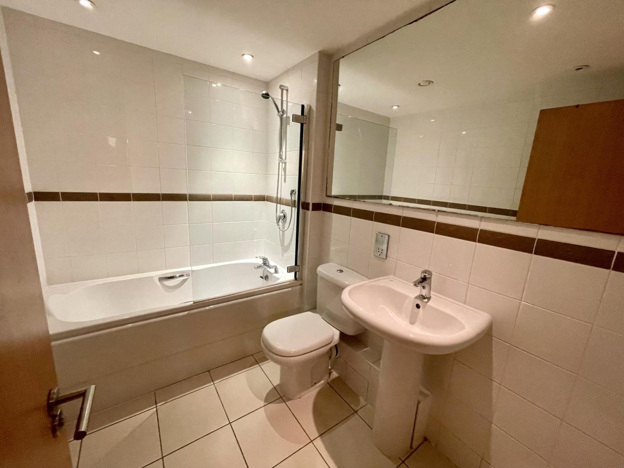 Stunning 2-Bed Town Centre Apartment - Hosted By Hutch Lifestyle Leamington Spa Eksteriør bilde